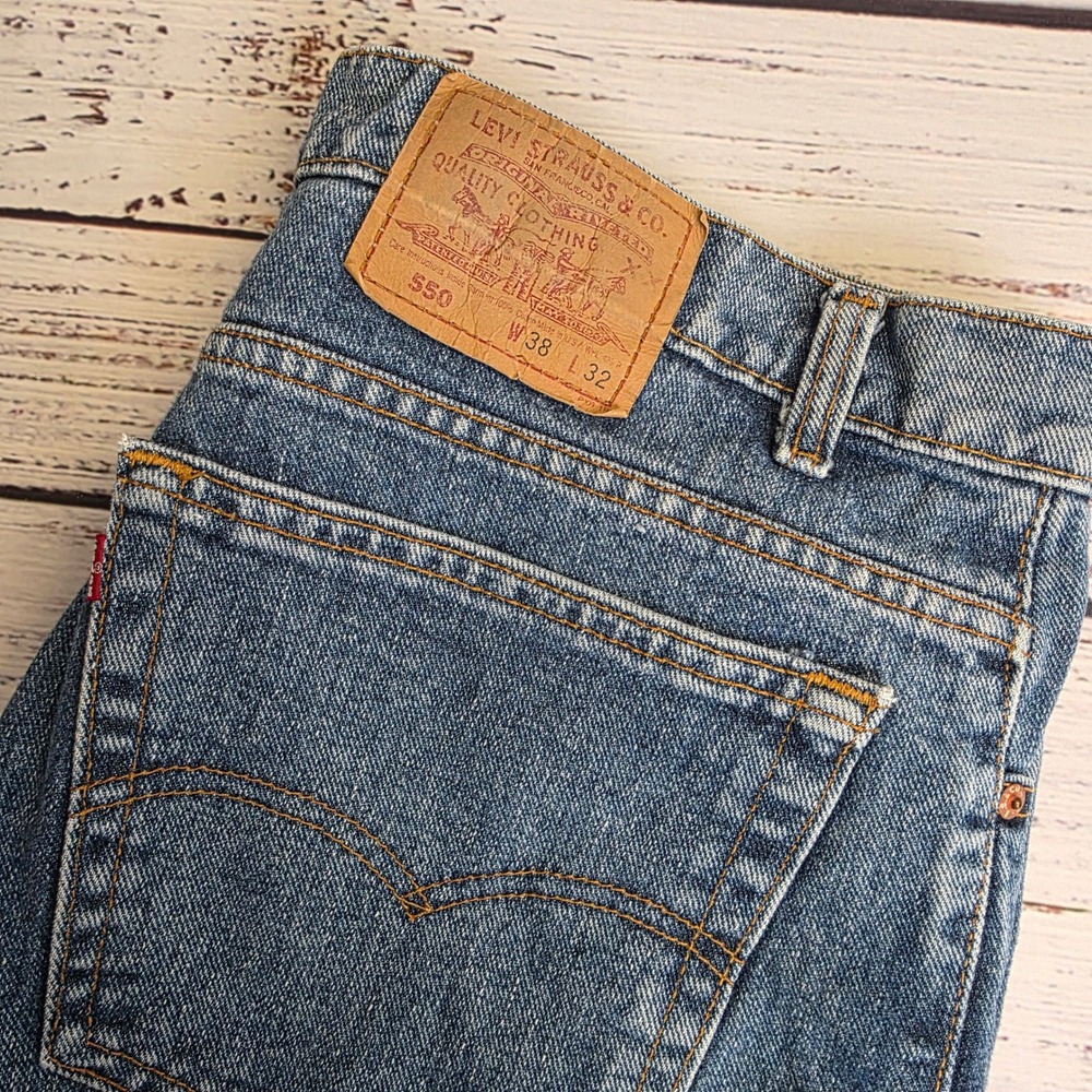 Vintage Levis 550 Relaxed Fit Tapered Leg Jeans Mens 38x32 Medium Wash USA Made